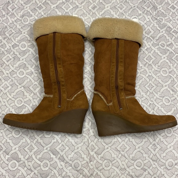 Ugg Sandra Boots. Size 9 - Picture 2 of 11